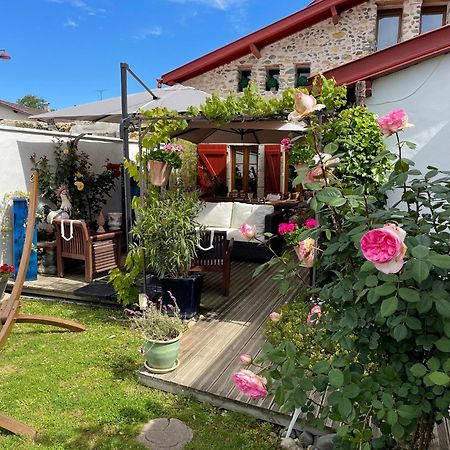 Entre Pays Basque Et Bearn Bed & Breakfast Lahontan Exterior photo