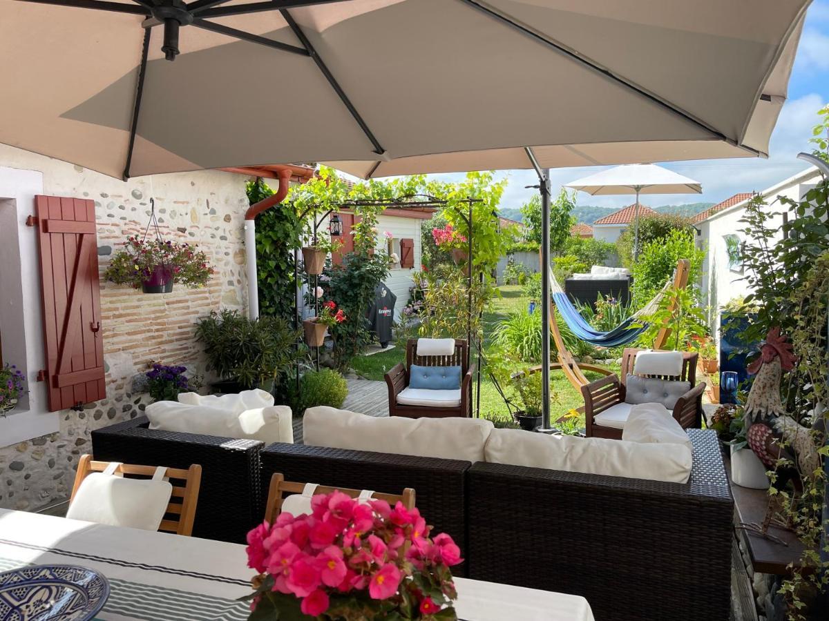 Entre Pays Basque Et Bearn Bed & Breakfast Lahontan Exterior photo